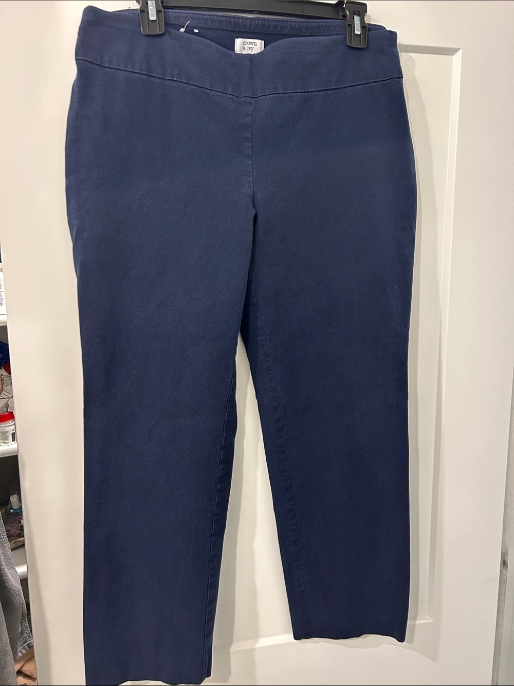 crown & ivy Navy Cropped Slim Straight capri